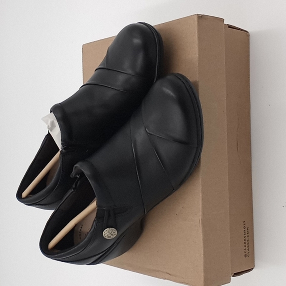 NWB Clarks Channing Ann Round Toe Slip-Ons Black
